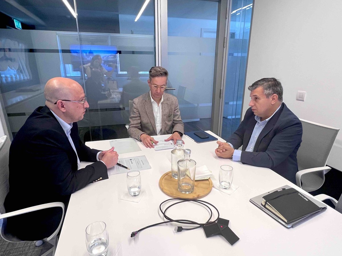 Reunião de assinatura do protocolo Wanzeller-ACEMEL para enquadramento do Check NicePayer no setor energético.